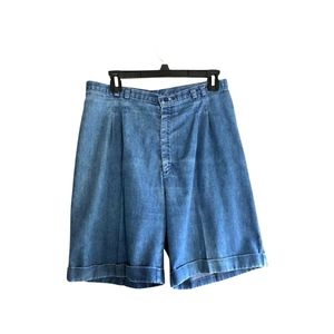 Vintage Levi’s High Rise Mom Shorts